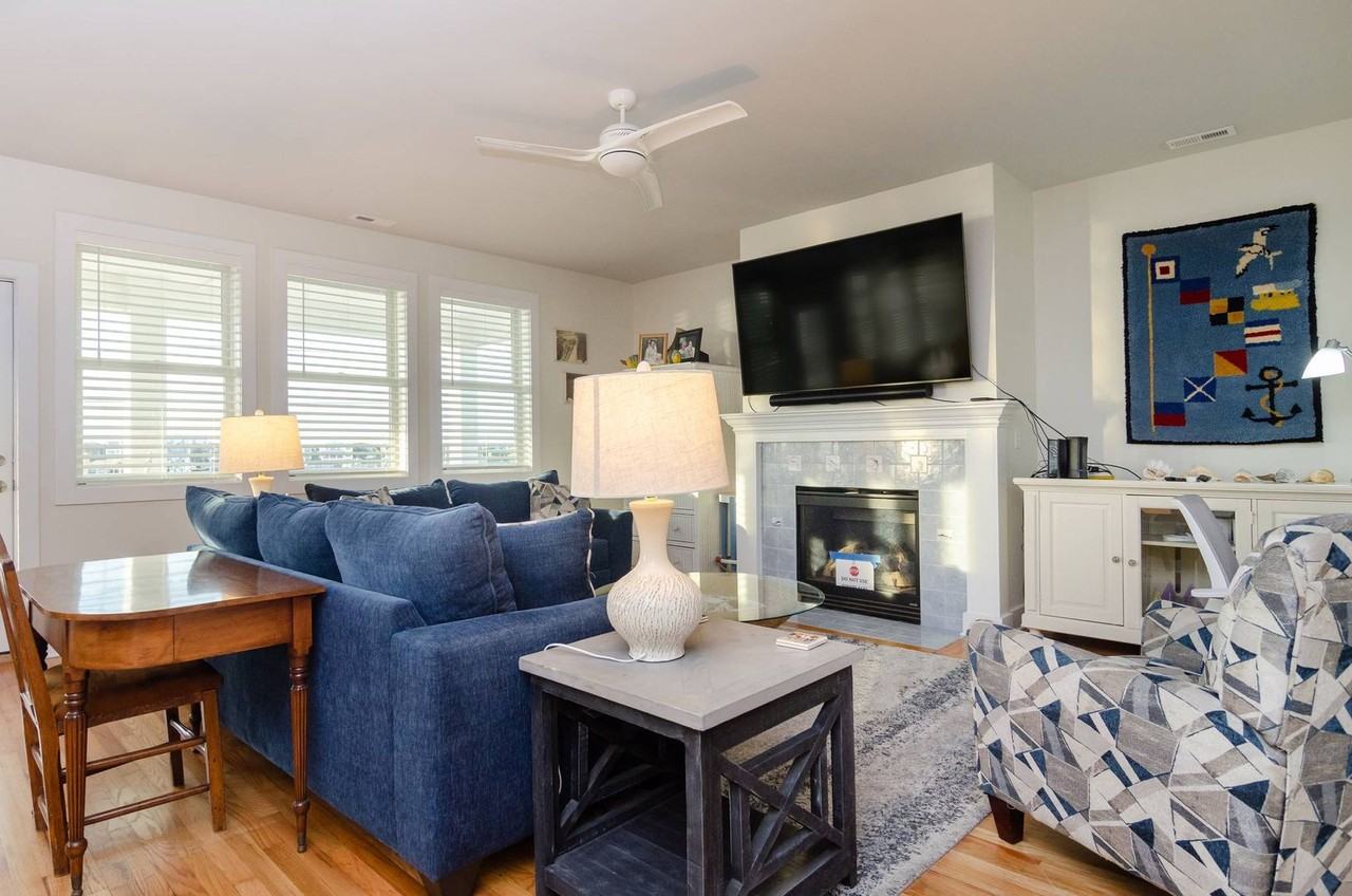 216 Lumina Ave S #B - Photo 2 of 39