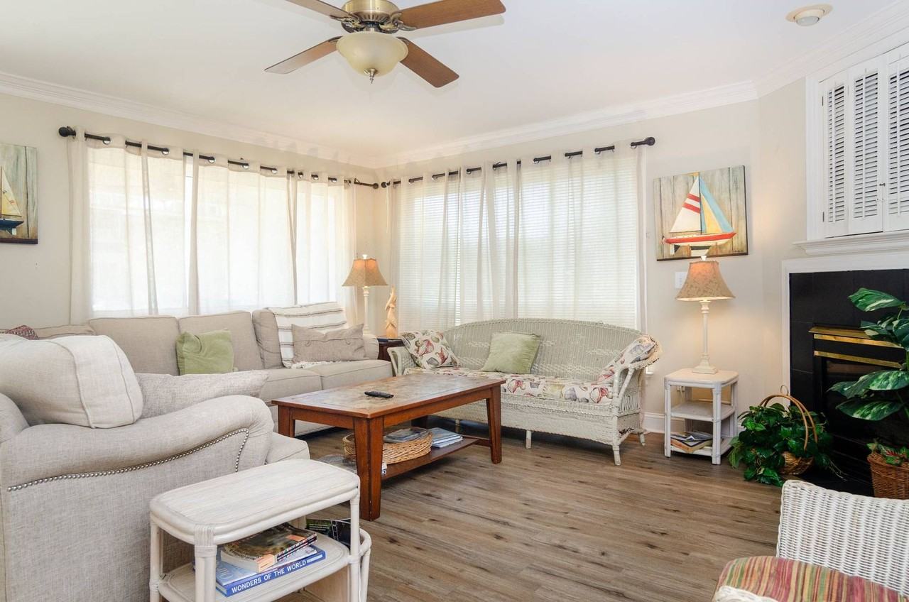 124 Lumina Ave S Lowr - Photo 3 of 40