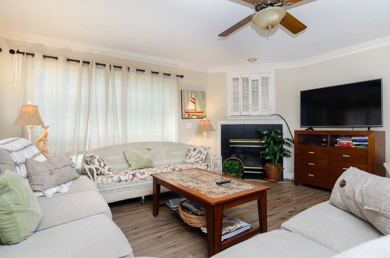 124 Lumina Ave S Lowr - Photo 4 of 40