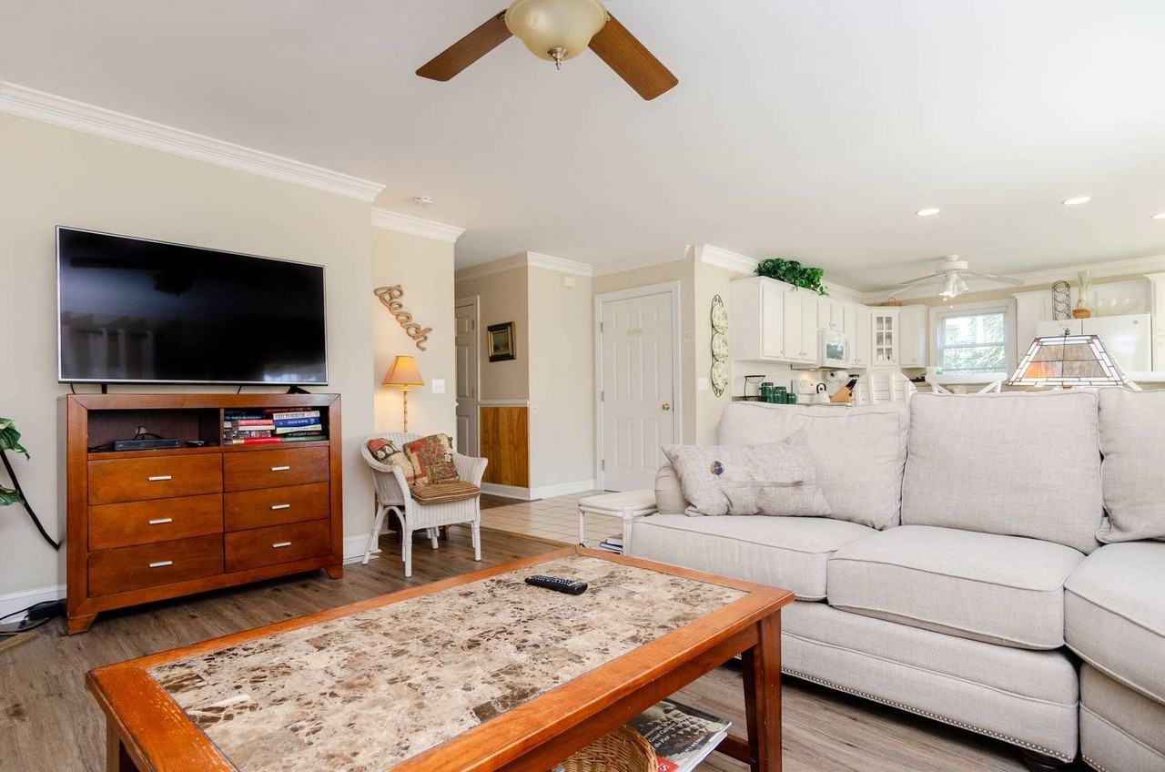 124 Lumina Ave S Lowr - Photo 5 of 40