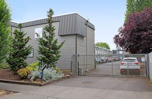 featured image of 9222 N Lombard St