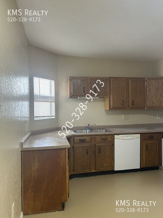 3419 E Glenn St #4 - Photo 3 of 13