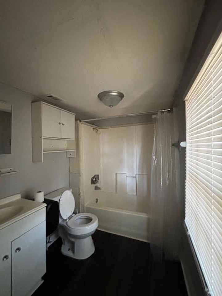 1219 Grothe St - Photo 4 of 13