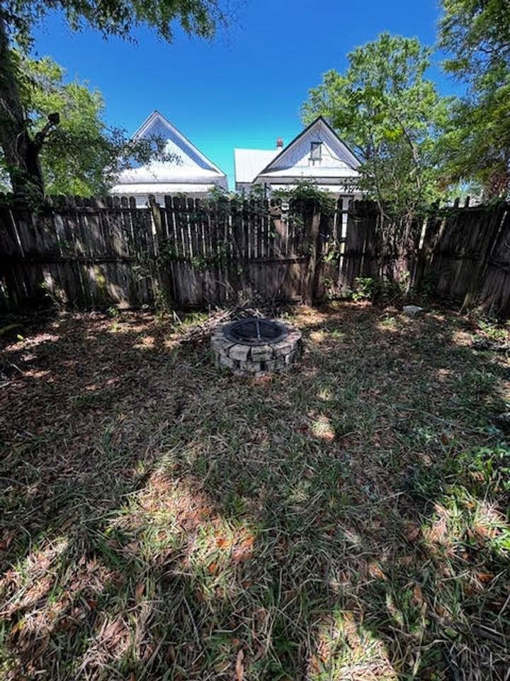 1219 Grothe St - Photo 6 of 13