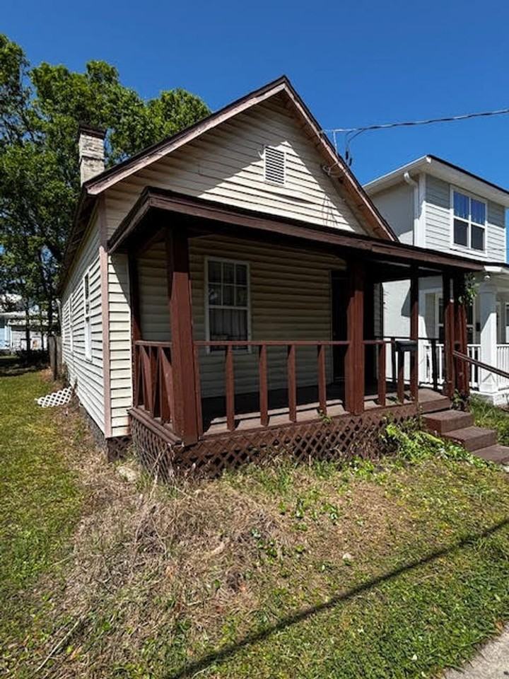 1219 Grothe St - Photo 7 of 13