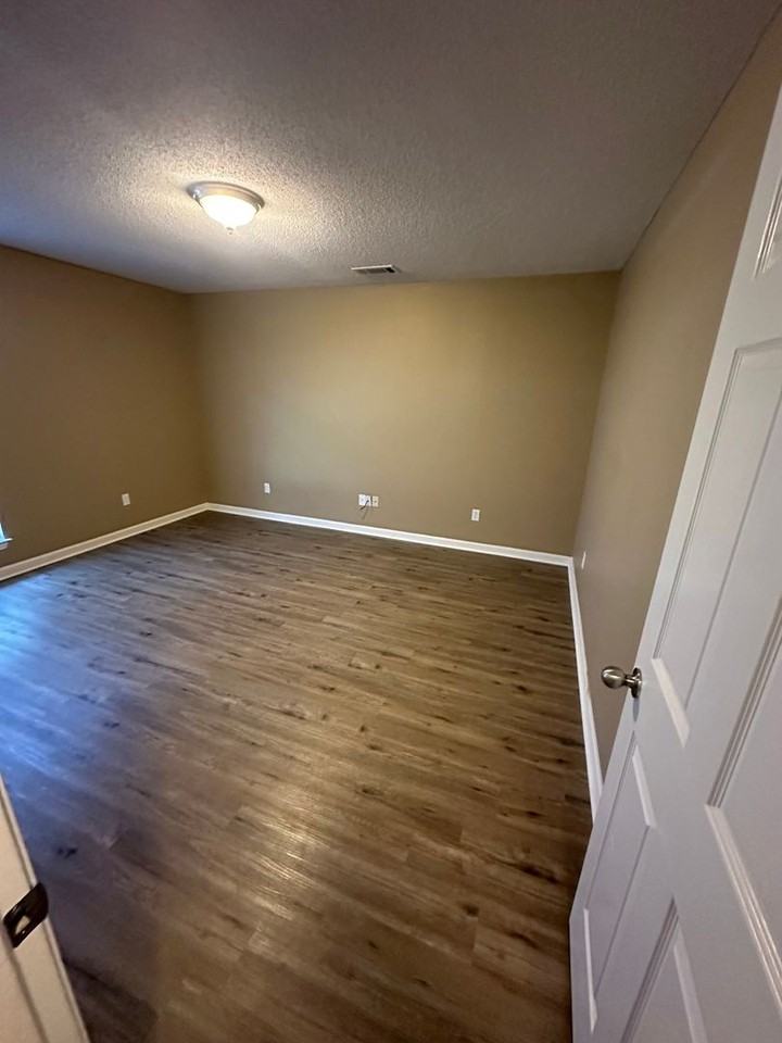 3008 Longmeadow Dr - Photo 2 of 13