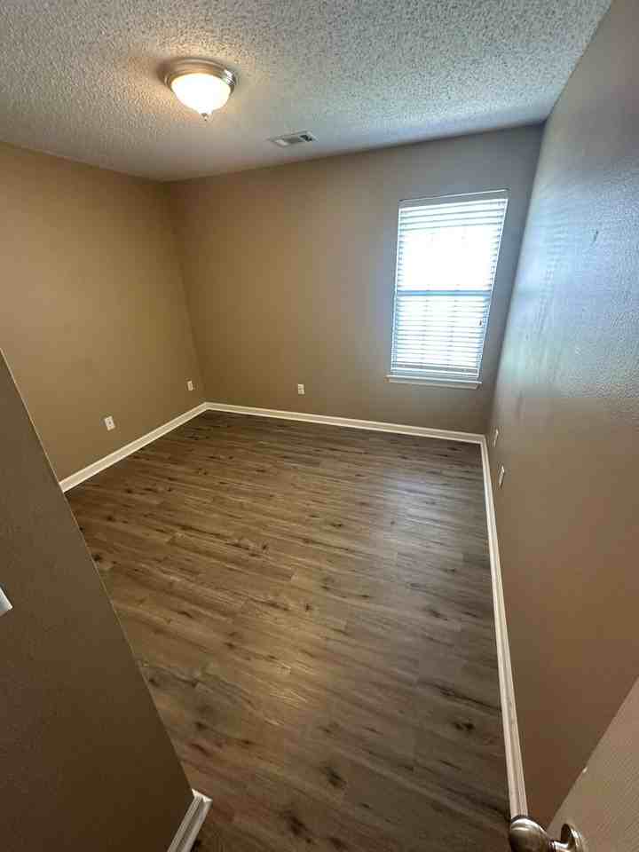 3008 Longmeadow Dr - Photo 3 of 13