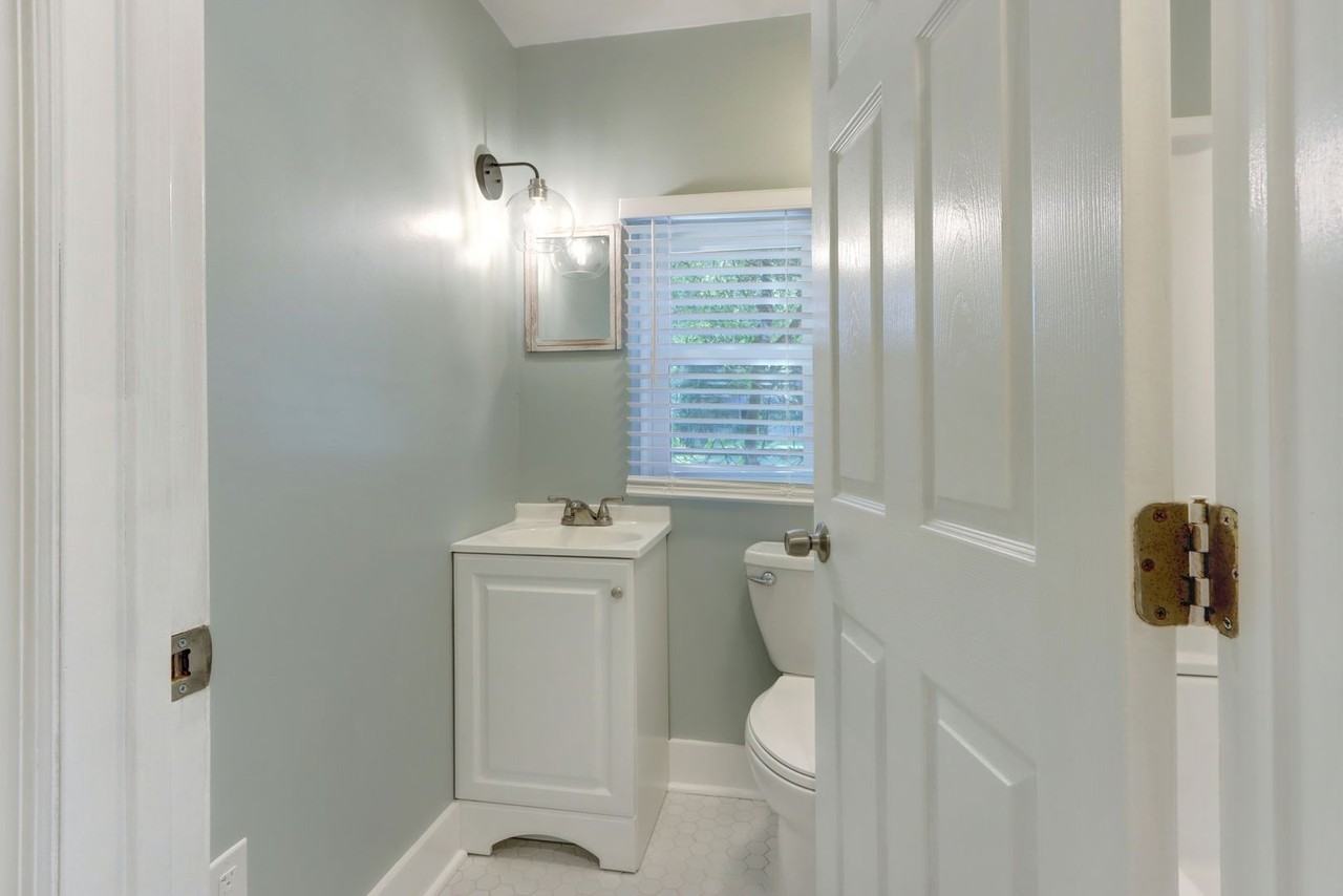 3610 Oakland Dr - Photo 2 of 33