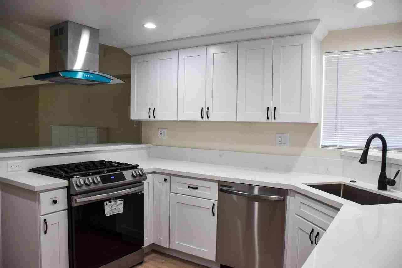 2318 E Coolidge Ave - Photo 2 of 50