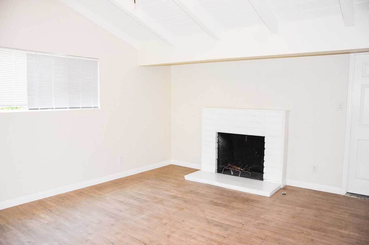 2318 E Coolidge Ave - Photo 5 of 50