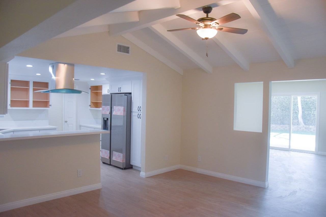 2318 E Coolidge Ave - Photo 7 of 50