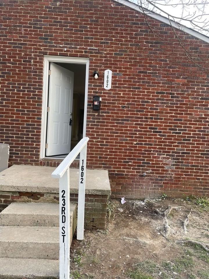 1602 Ne 23rd St - Photo 2 of 14