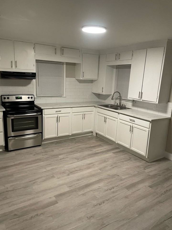 1602 Ne 23rd St - Photo 3 of 14