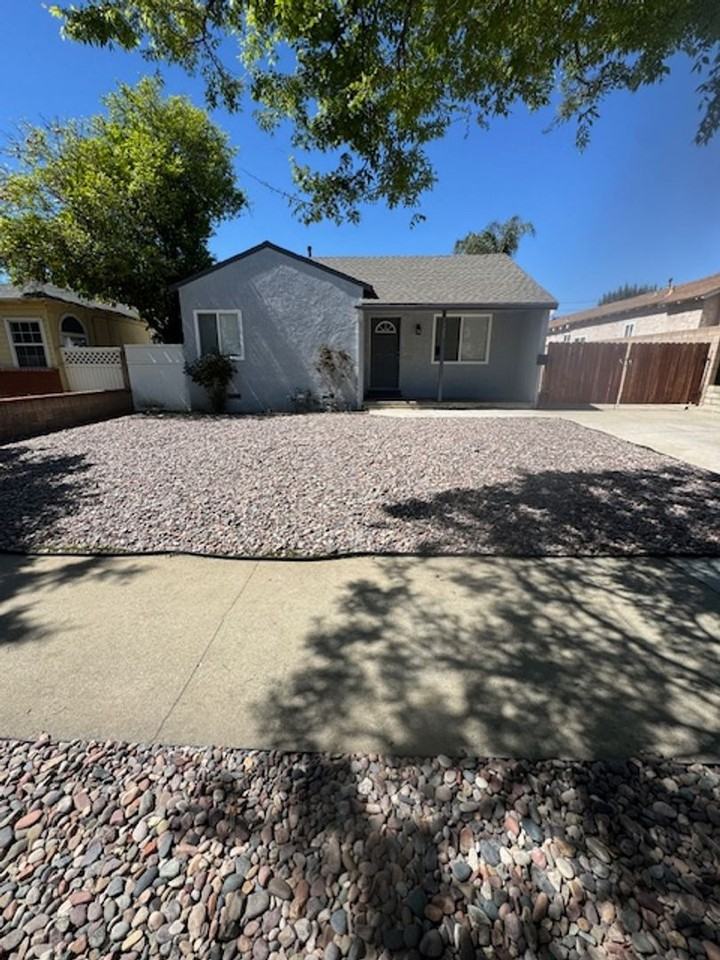 1329 N Sultana Ave #A