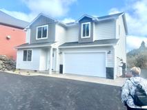 985 Se Golden Eagle Ave - Photo 1 of 1