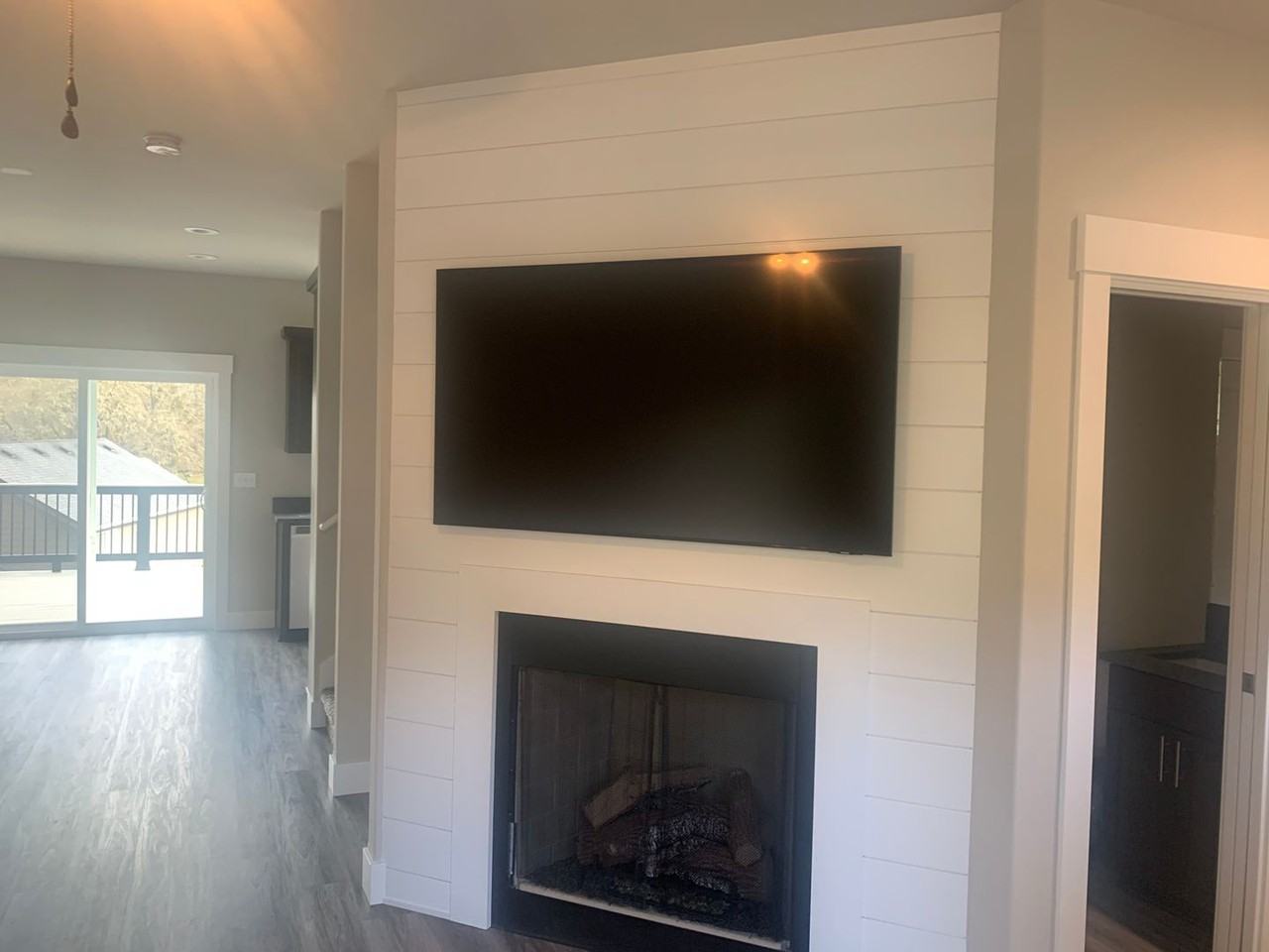 985 Se Golden Eagle Ave - Photo 3 of 13