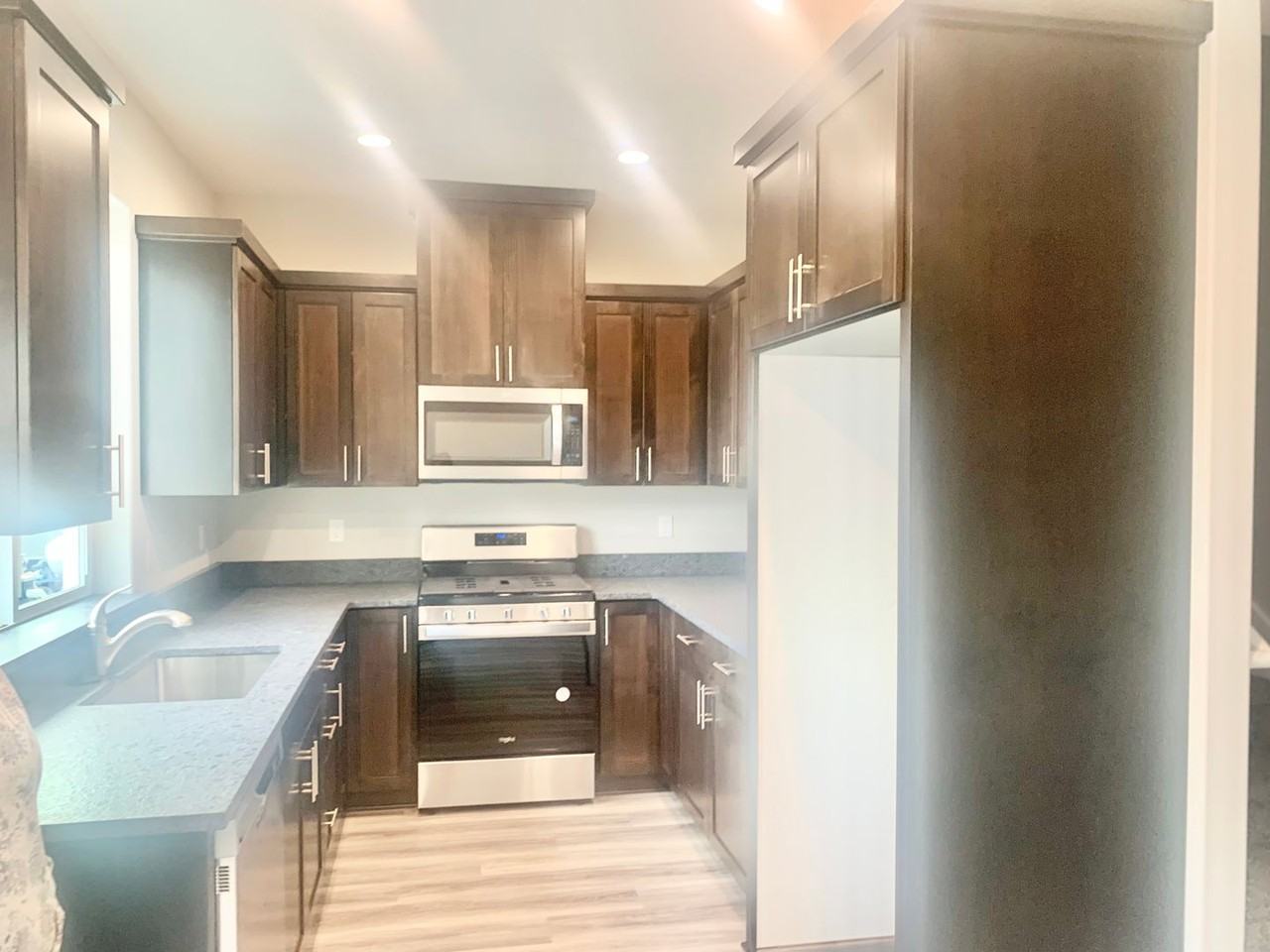 985 Se Golden Eagle Ave - Photo 4 of 13