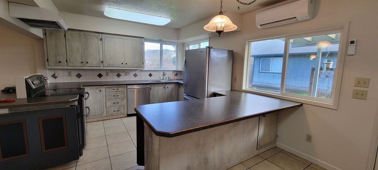 1217 Goucher St - Photo 6 of 24