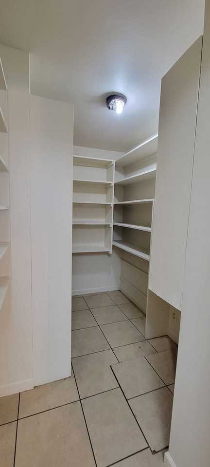 1217 Goucher St - Photo 7 of 24