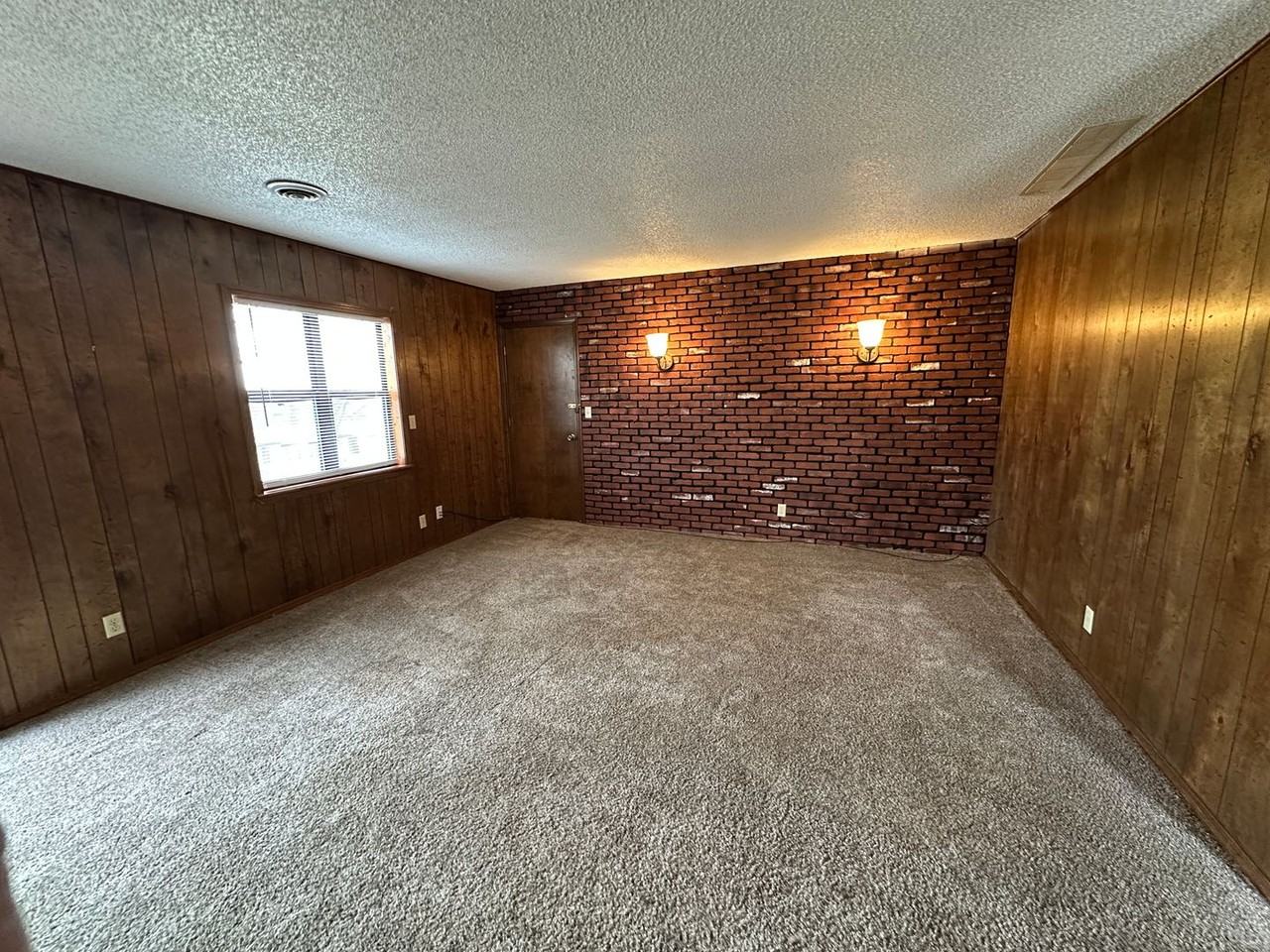 601 Valley View St #1 - Photo 3 of 11