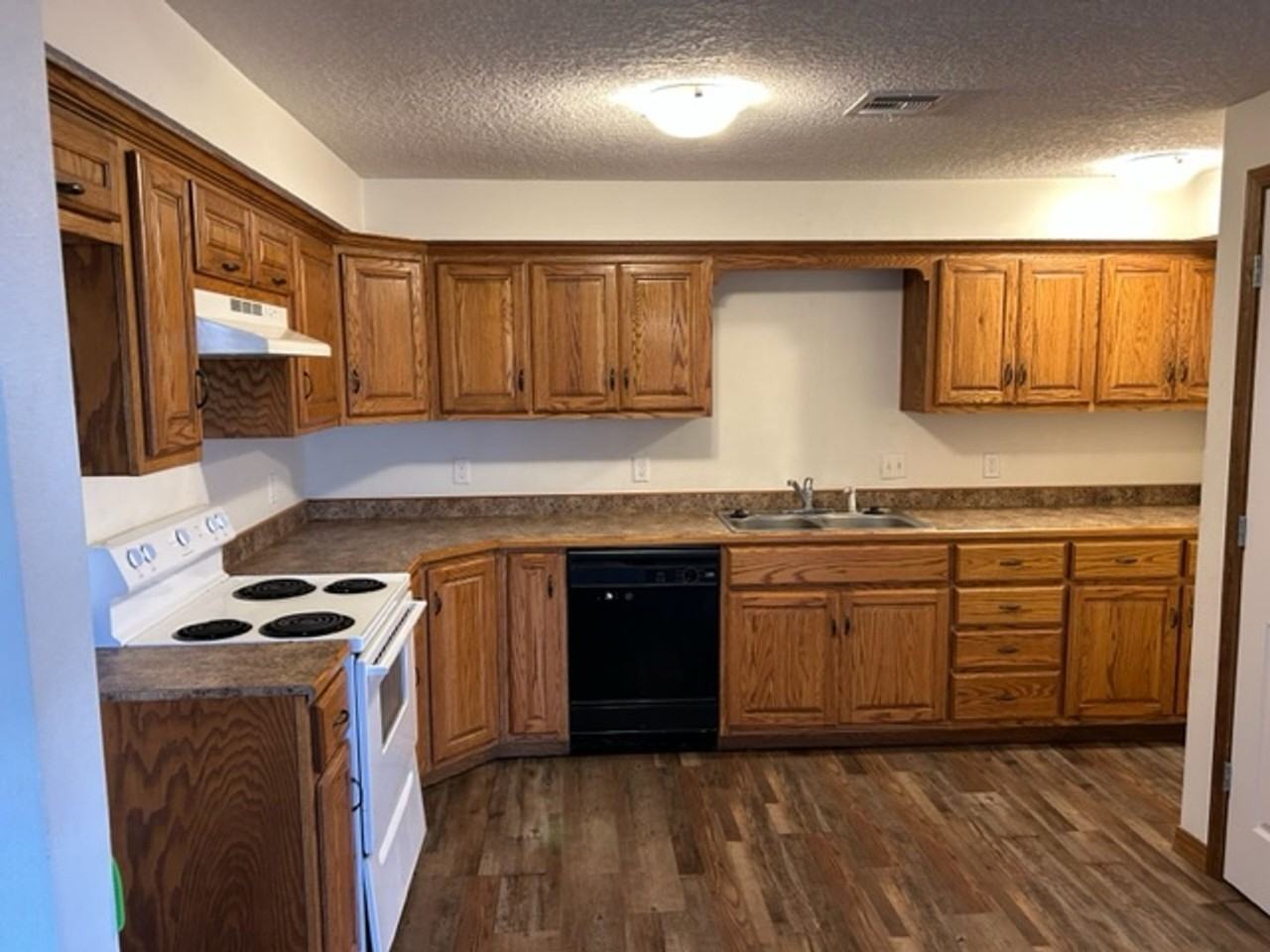 601 Valley View St #4 - Photo 5 of 12