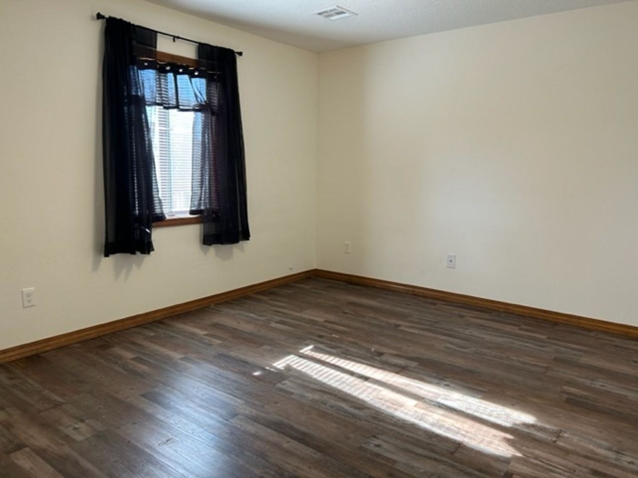 601 Valley View St #4 - Photo 7 of 12