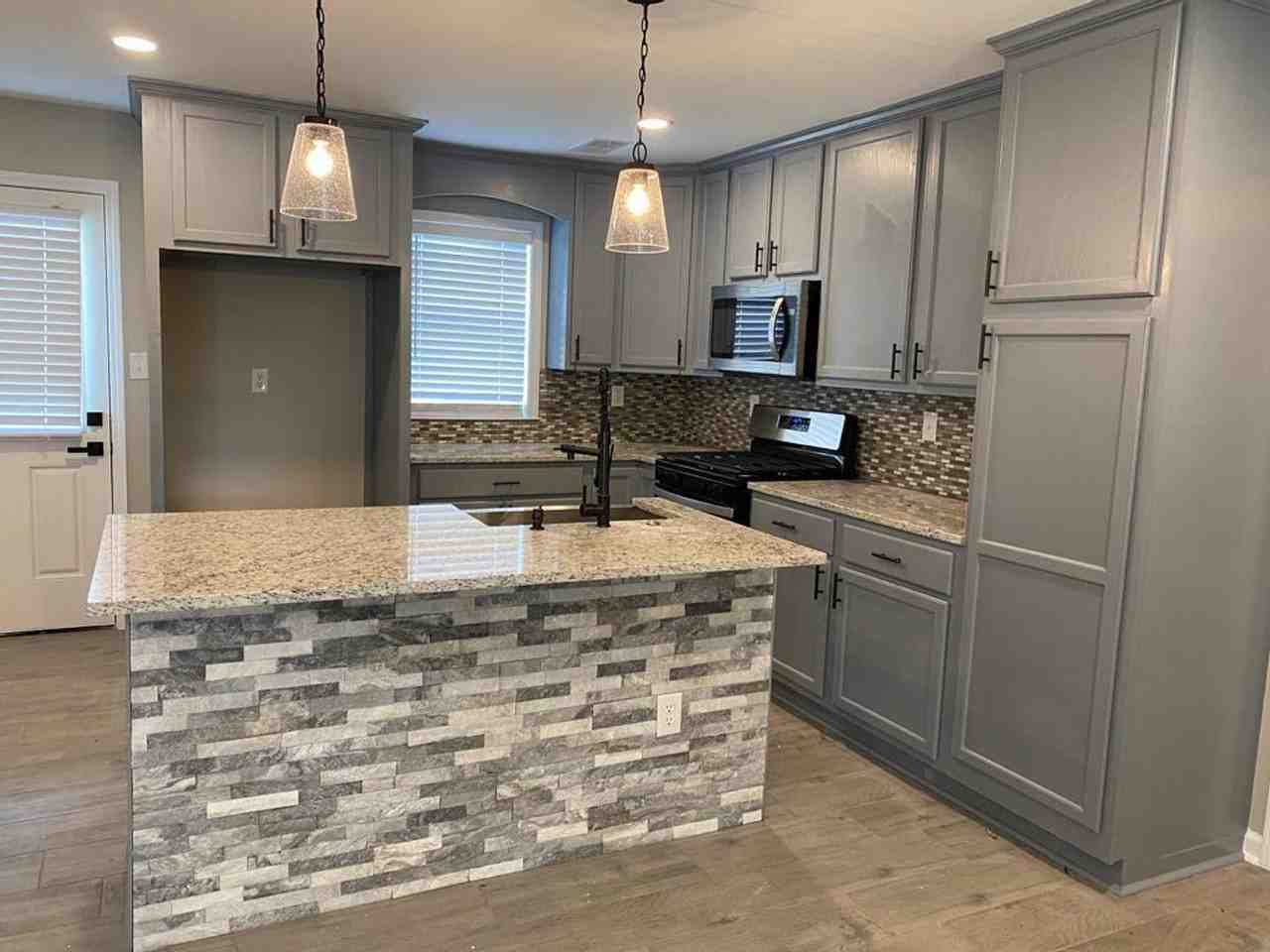 1440 Joanne St - Photo 2 of 23