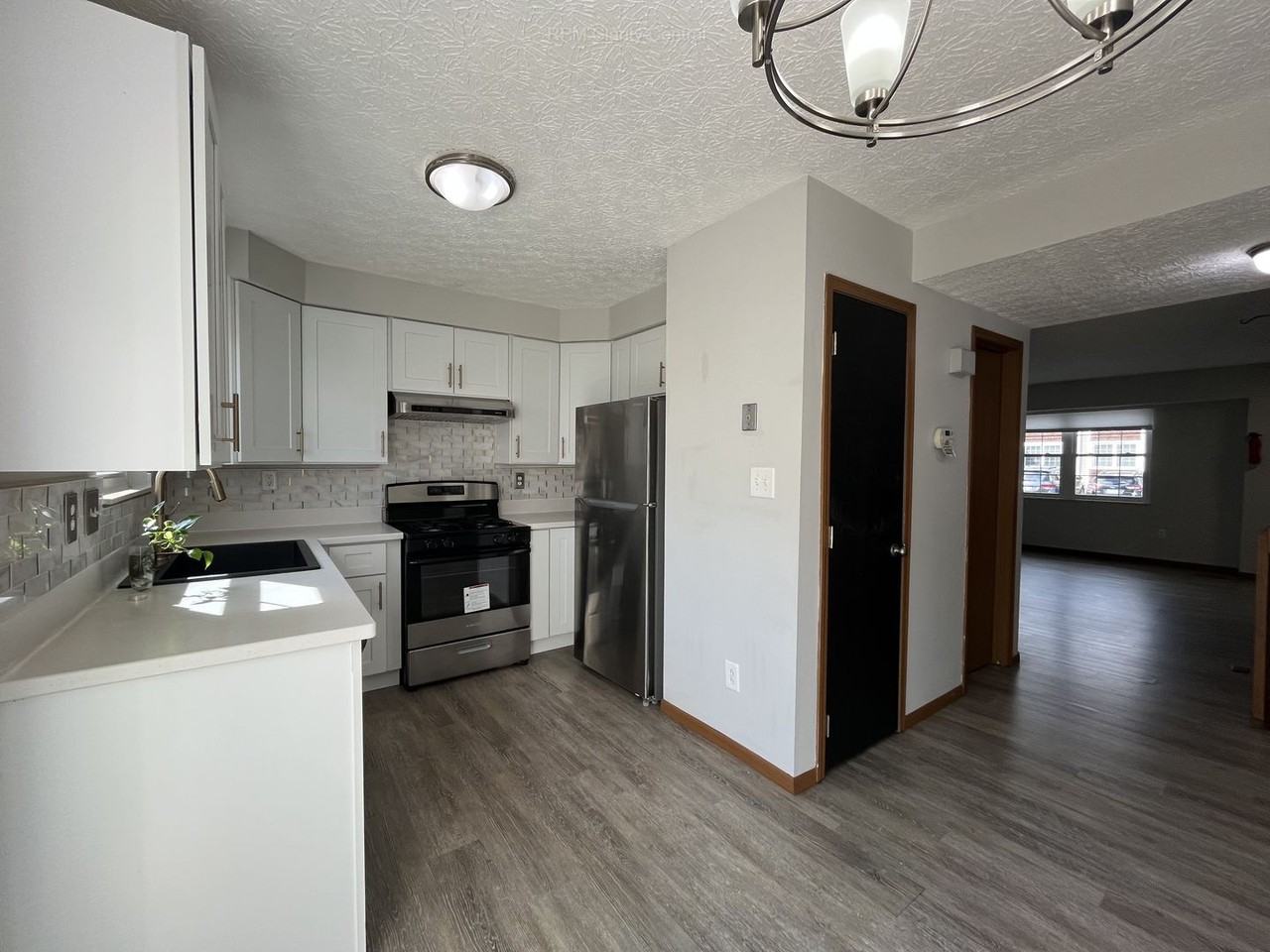 875 Charnwood Ln - Photo 3 of 10