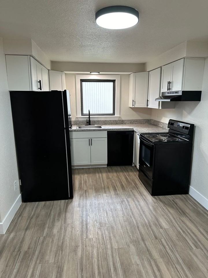 2607 S 7th St - Photo 2 of 11