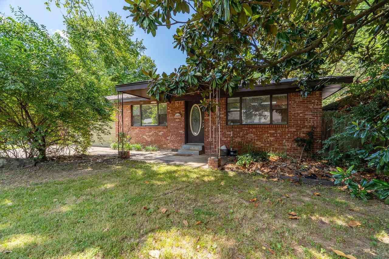 2328 W Berry St - Photo 3 of 19