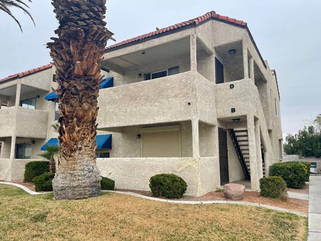 4964 Newport Cove Dr #B - Photo 3 of 14