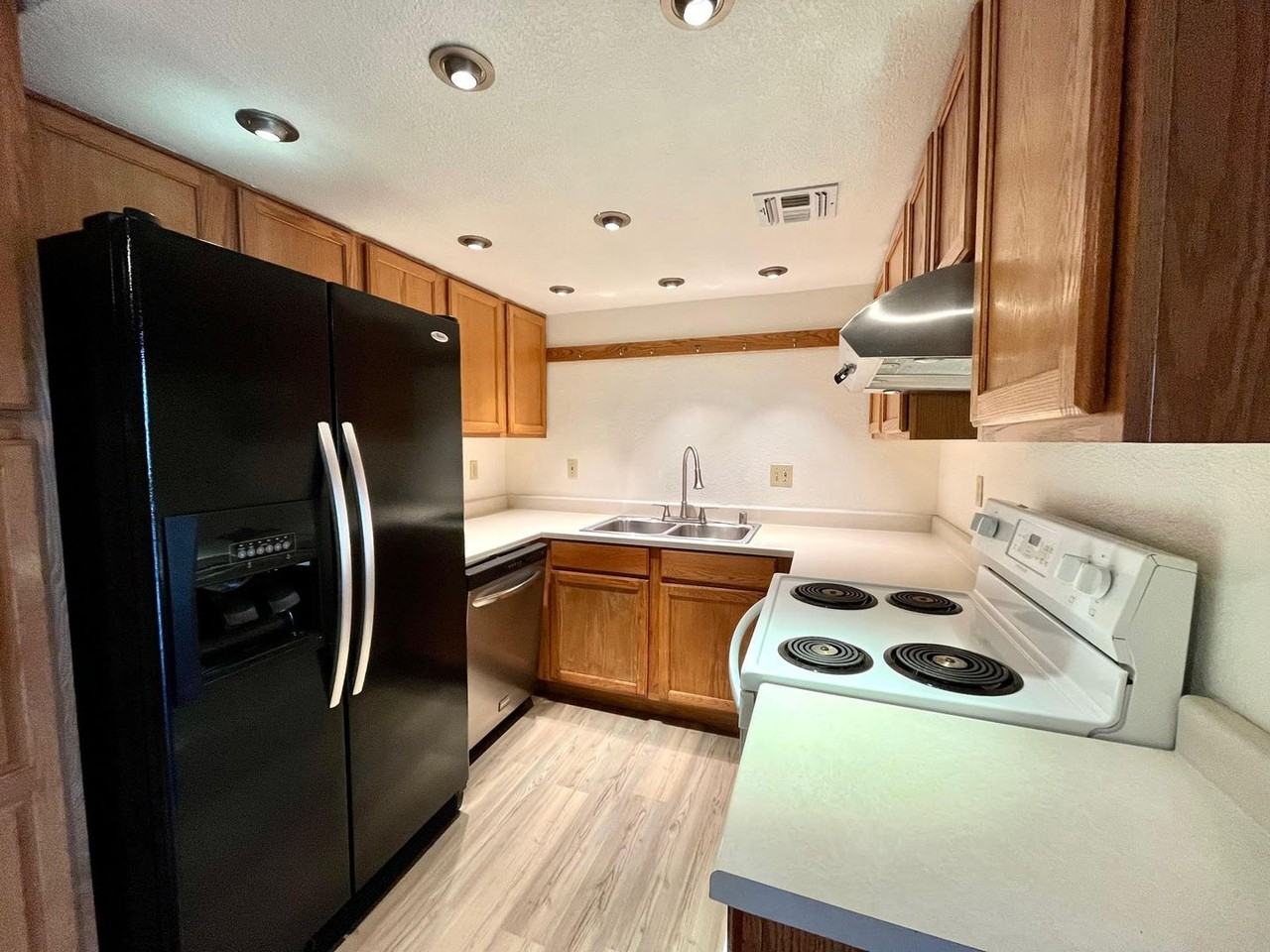 4964 Newport Cove Dr #B - Photo 7 of 14