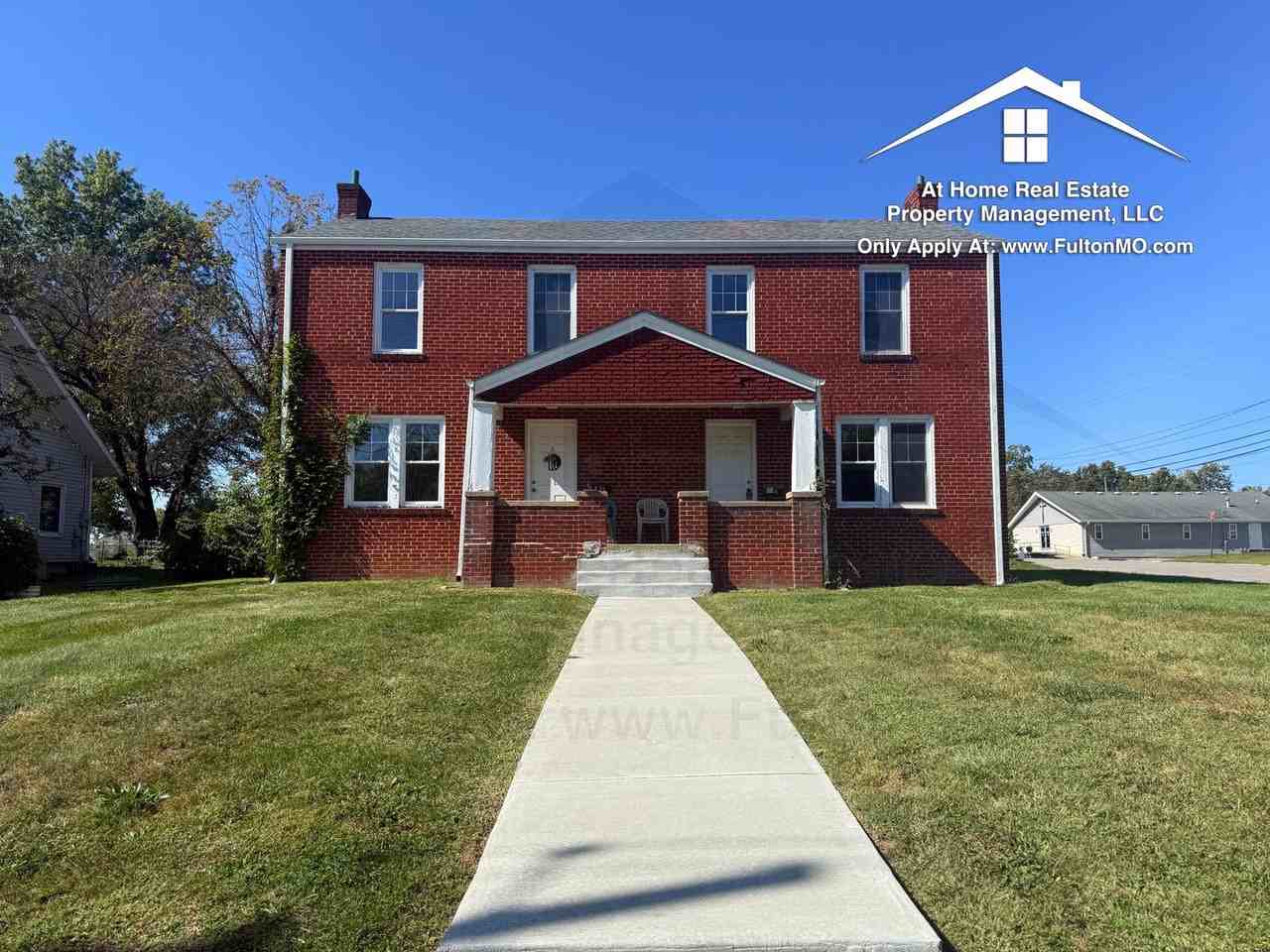 835 Nichols St - Photo 2 of 26