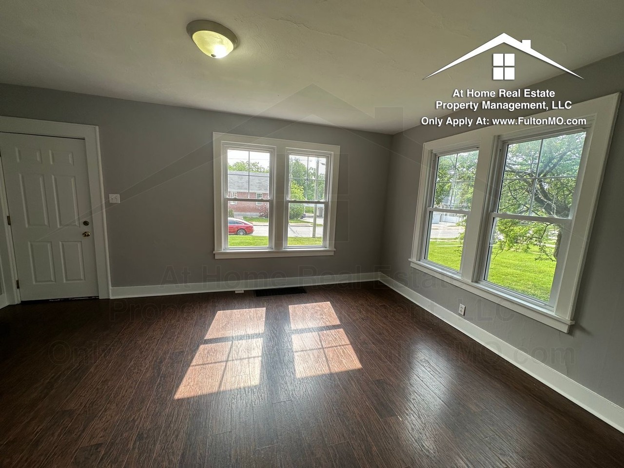 835 Nichols St - Photo 3 of 26