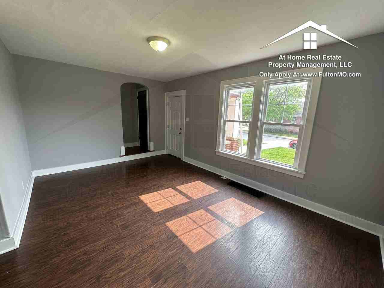 835 Nichols St - Photo 4 of 26