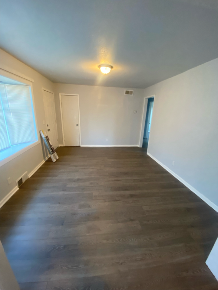 542 E 48th Pl N - Photo 2 of 7