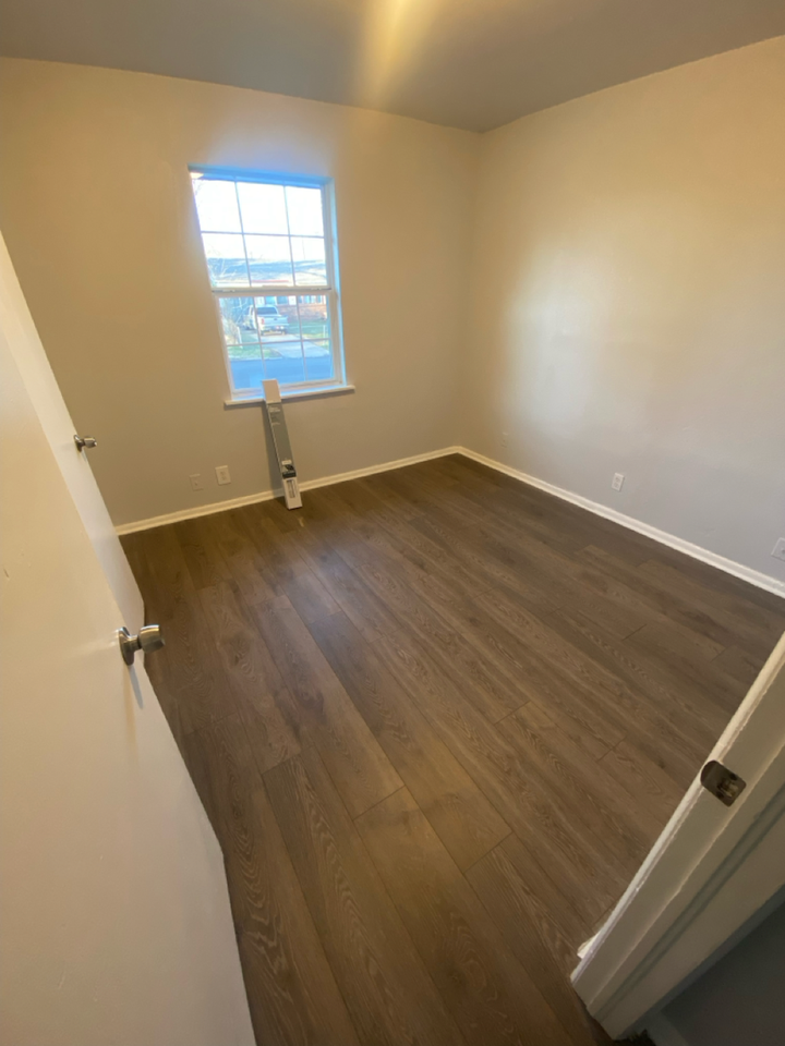 542 E 48th Pl N - Photo 5 of 7