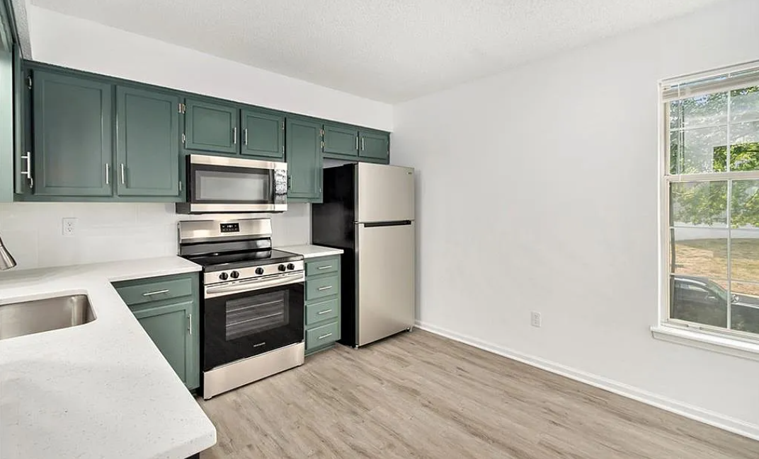 1312 Nw Valley Woods Ct #D - Photo 4 of 10