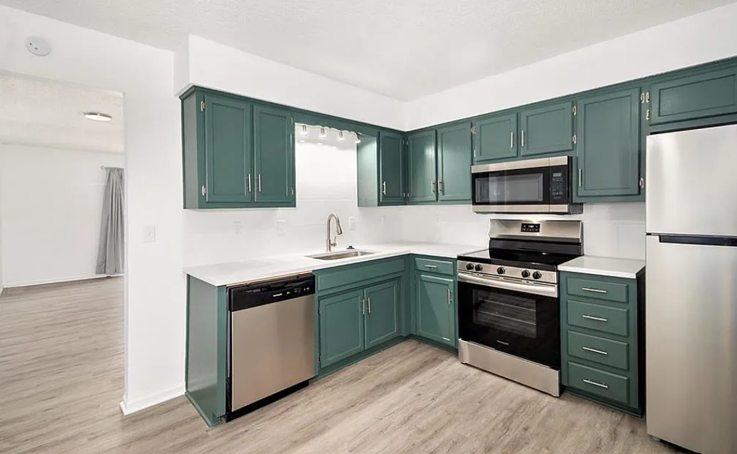 1312 Nw Valley Woods Ct #D - Photo 5 of 10