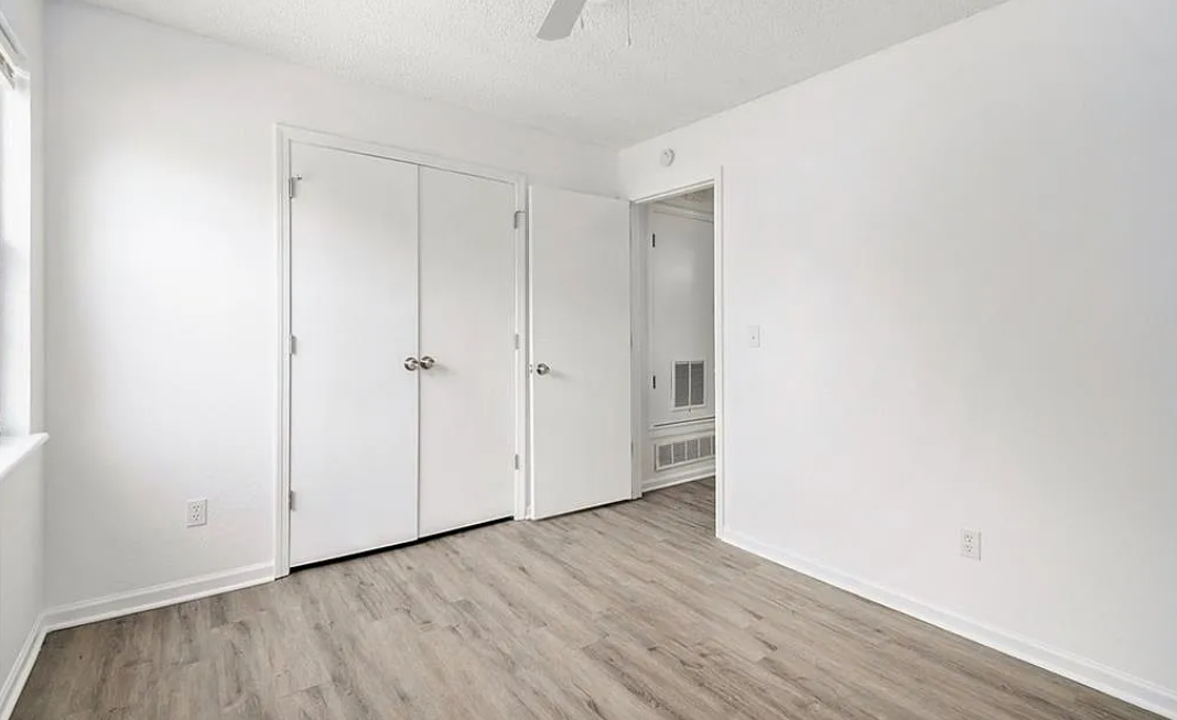 1312 Nw Valley Woods Ct #D - Photo 7 of 10