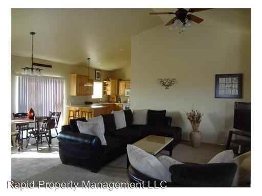 22814 Gateway Dr - Photo 2 of 5