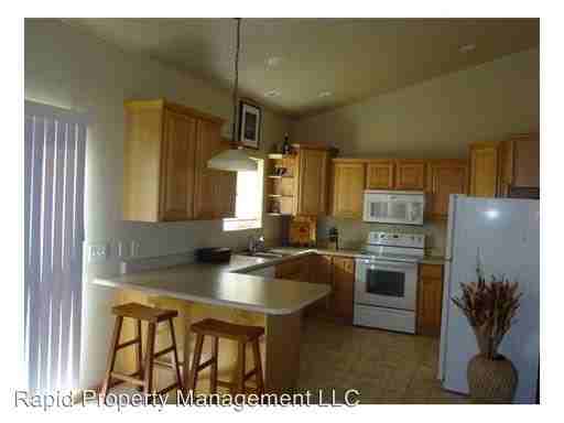 22814 Gateway Dr - Photo 3 of 5