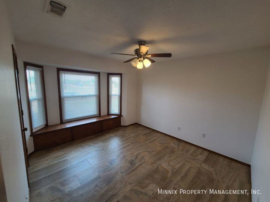 4005 Saint Andrews Dr - Photo 3 of 50