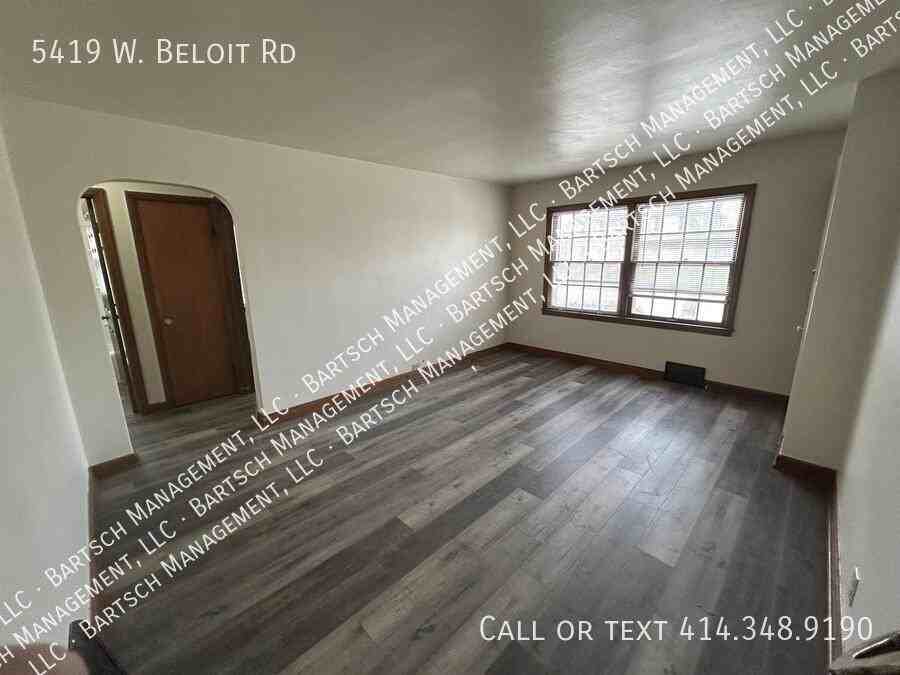 5419 W Beloit Rd - Photo 2 of 9