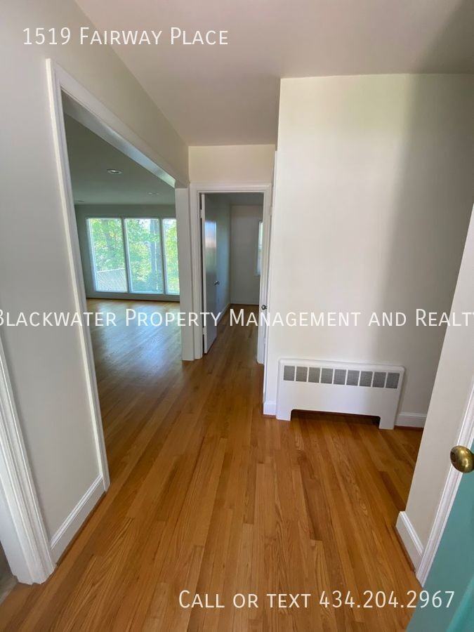 1519 Fairway Pl - Photo 3 of 16