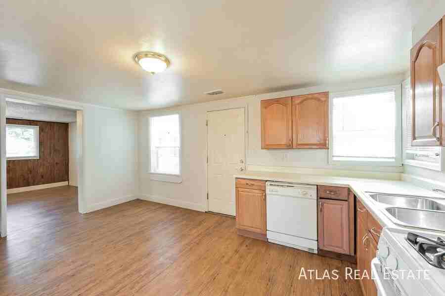 235 S Meade St - Photo 2 of 16