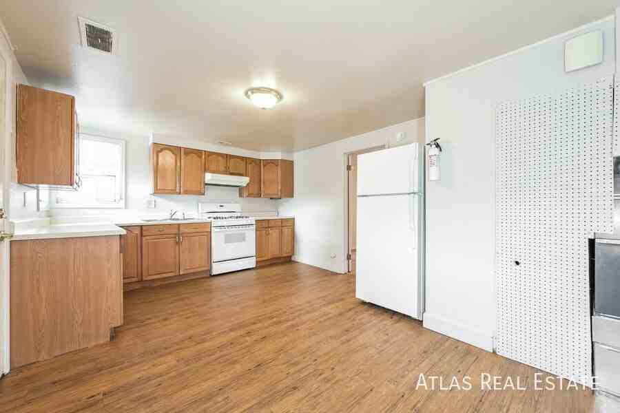 235 S Meade St - Photo 3 of 16