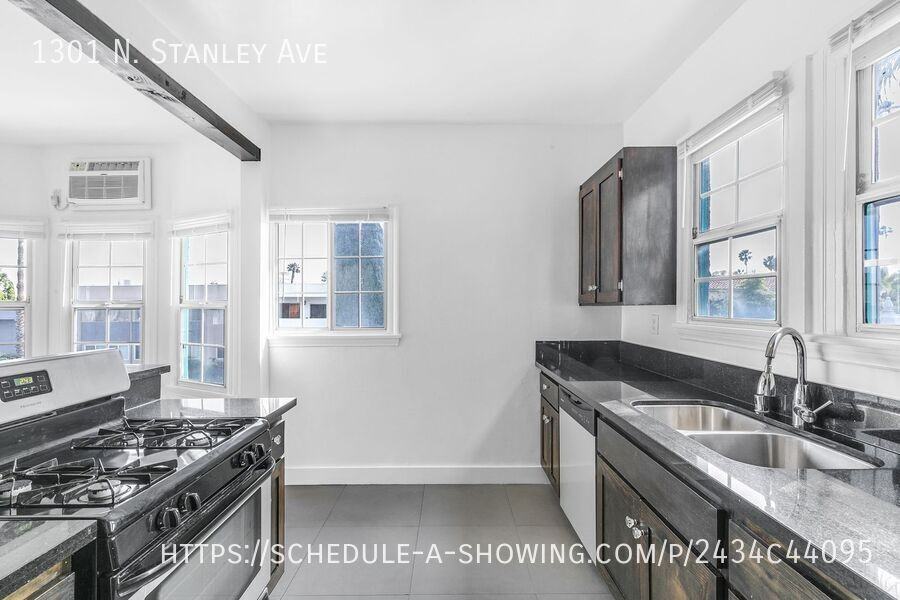 1301 N Stanley Ave - Photo 3 of 16