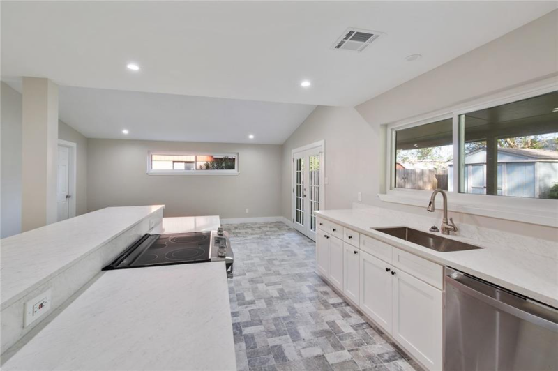 1466 Florida Ave - Photo 3 of 13