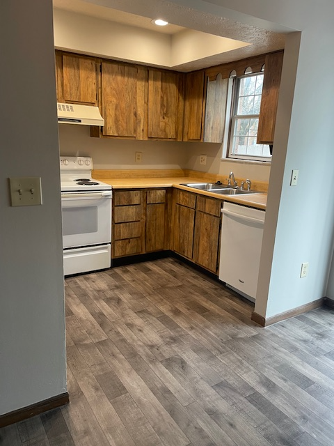 1344 Blair House Ct - Photo 2 of 8